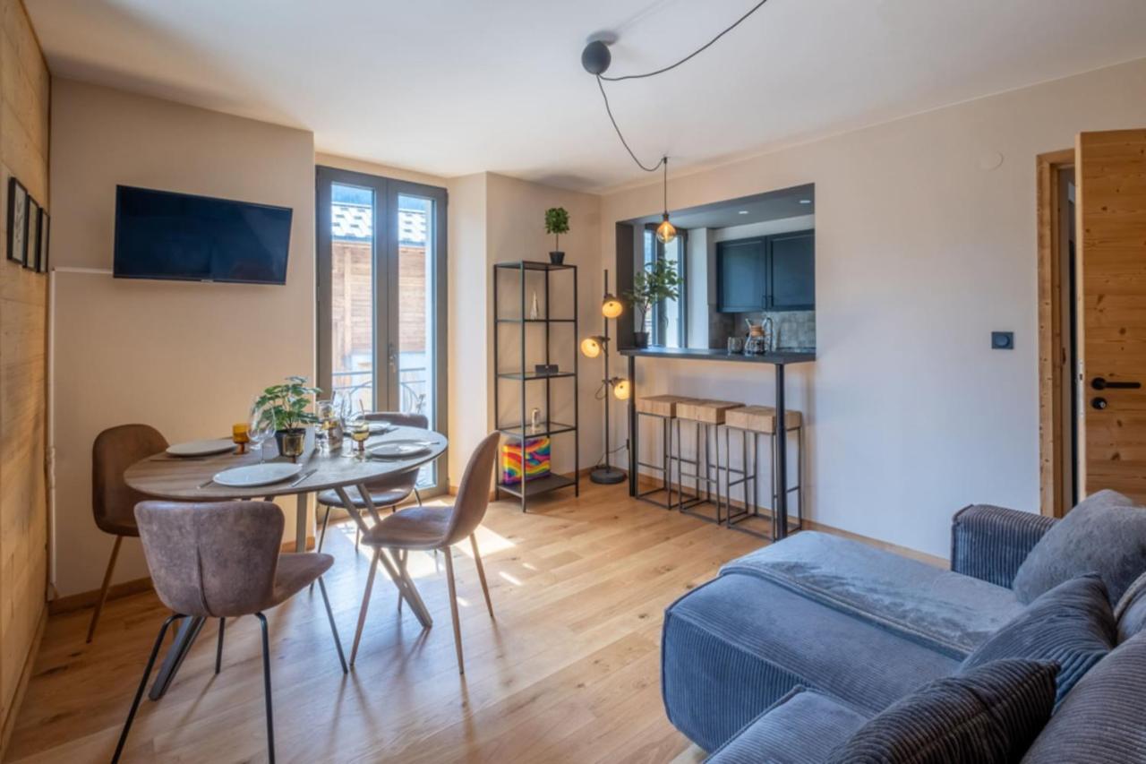 Newly Renovated Apartment With Mont Blanc View Σαμονί Εξωτερικό φωτογραφία